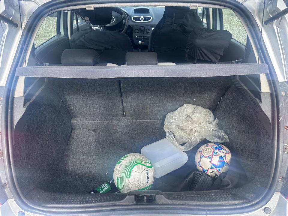 Renault Clio III 1,2 16V Authentique 5d