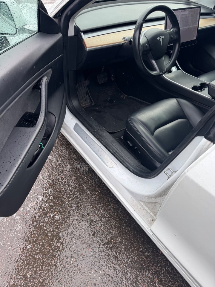 Tesla Model 3 Standard Range+ RWD 4d