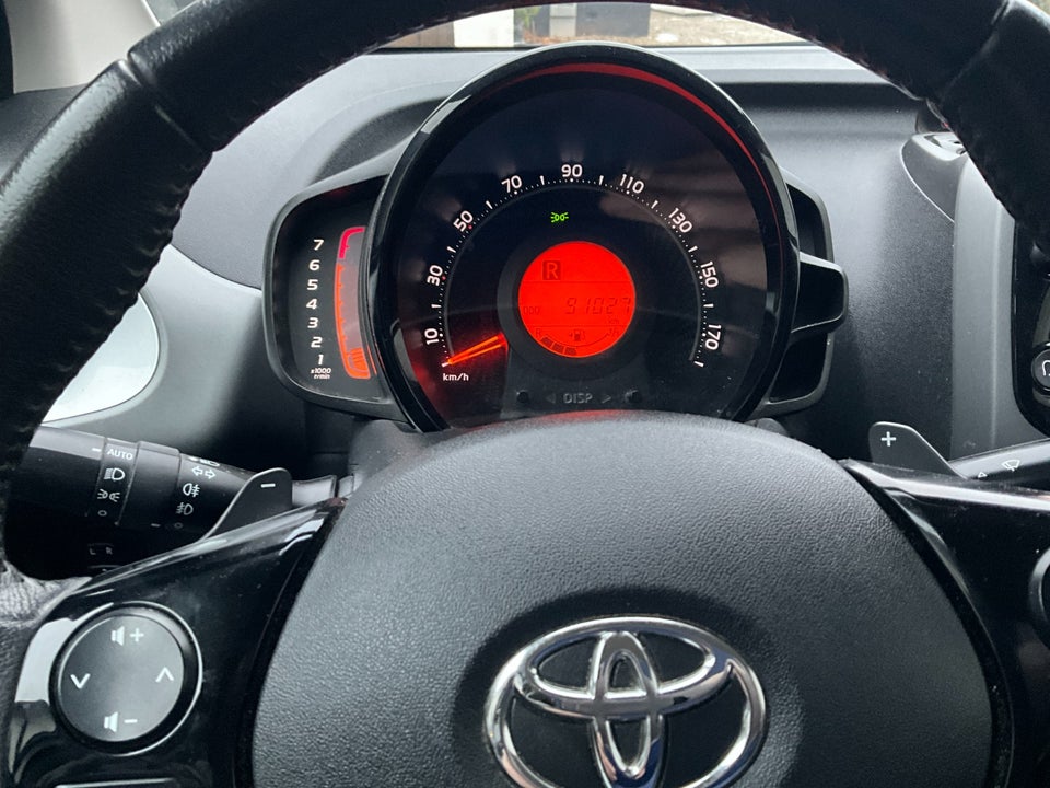Toyota Aygo 1,0 VVT-i x-pose x-shift 5d