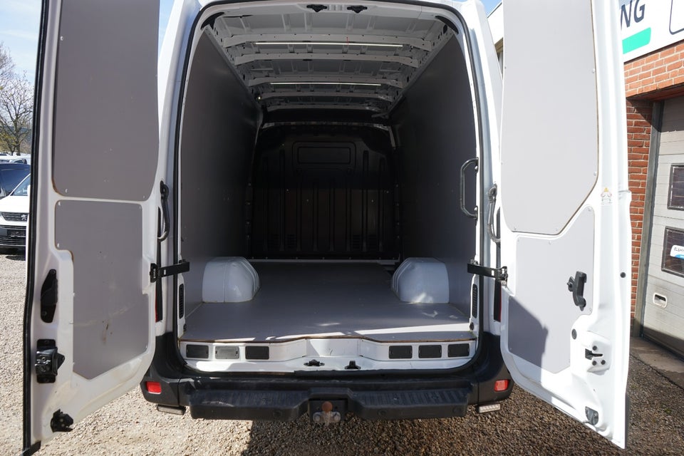Renault Master IV T35 2,3 dCi 165 L3H2 Kassevogn RWD