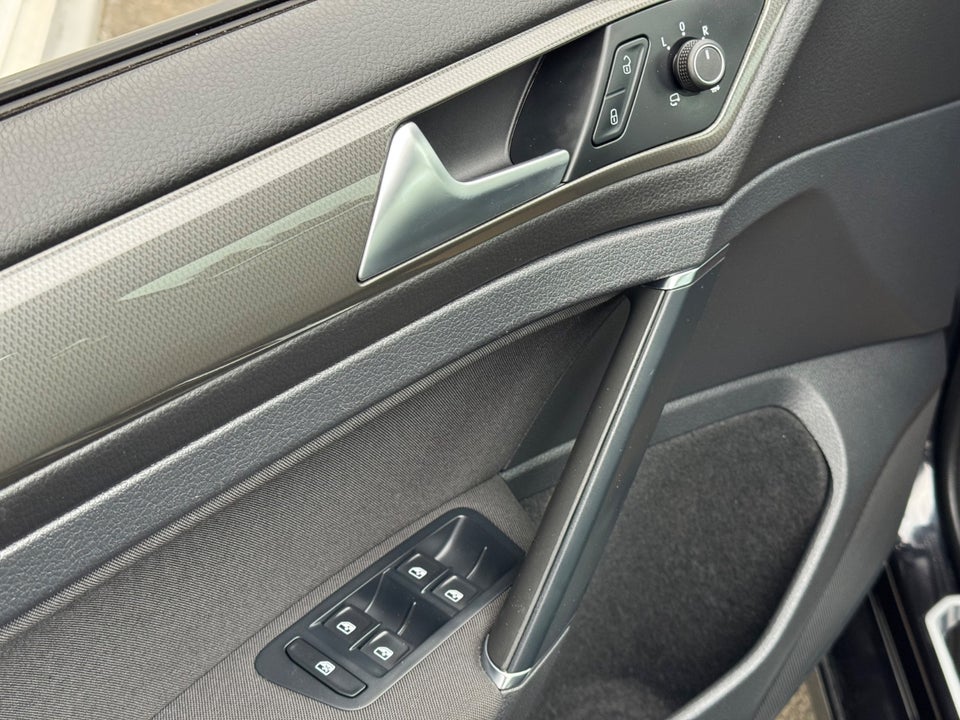 VW Golf VII 1,6 TDi 115 IQ.Drive Variant DSG 5d