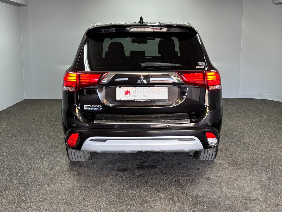 Mitsubishi Outlander 2,4 PHEV Instyle CVT 4WD 5d