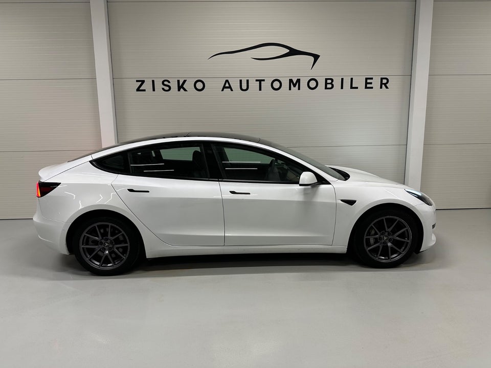 Tesla Model 3 Long Range AWD 4d