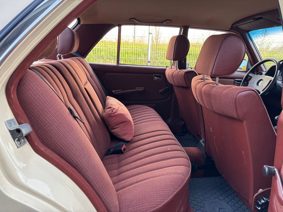 Mercedes 200 2,0  4d