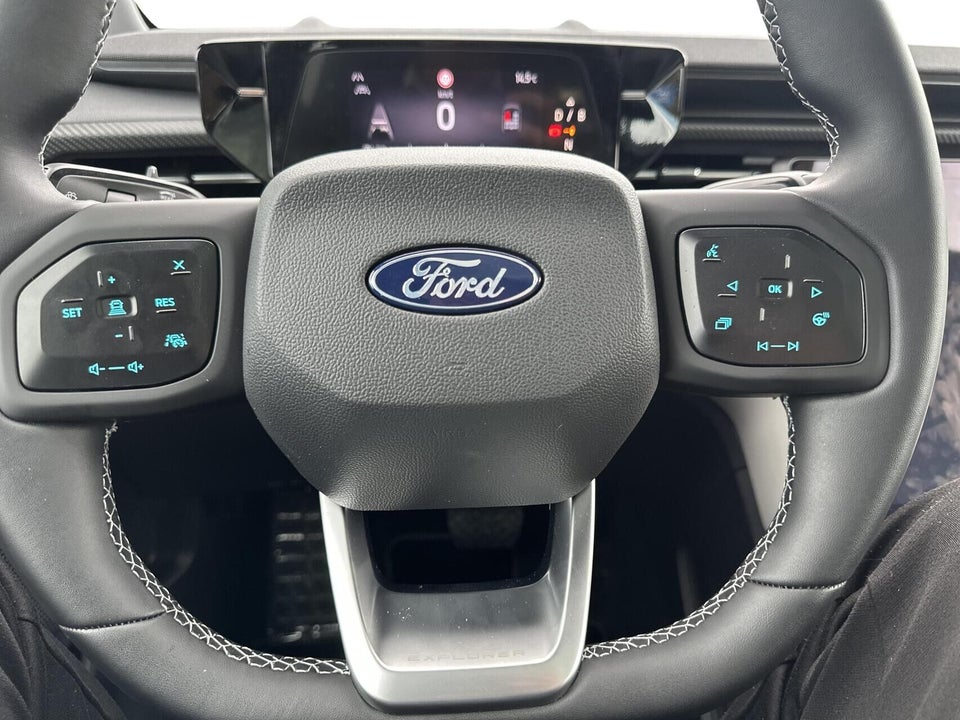 Ford Explorer 77 Premium Extended Range 5d