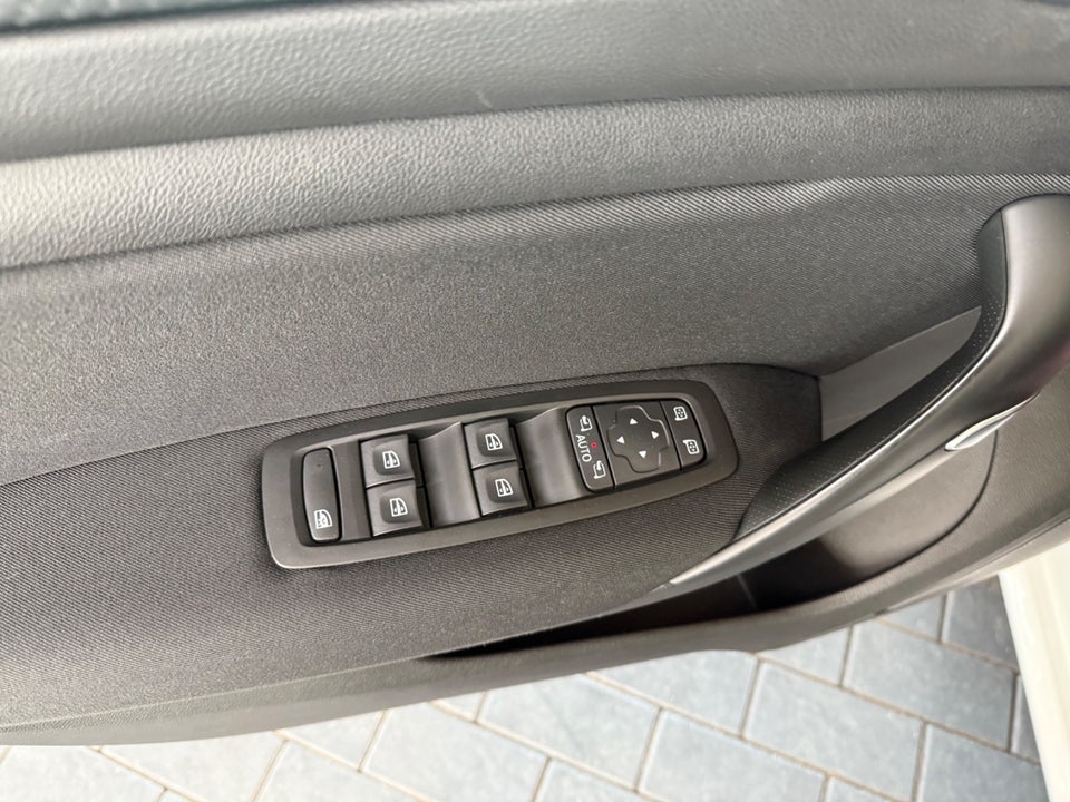 Renault Megane IV 1,3 TCe 140 Zen Sport Tourer EDC 5d