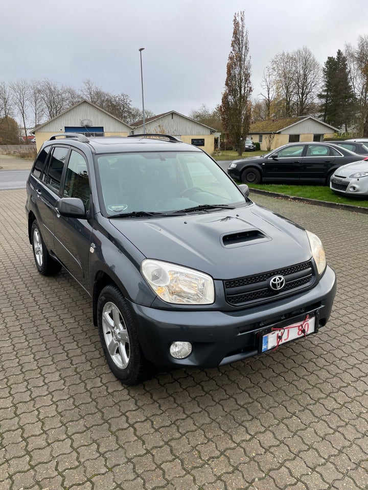 Toyota RAV4 2,0 D-4D 4x4 Van 5d