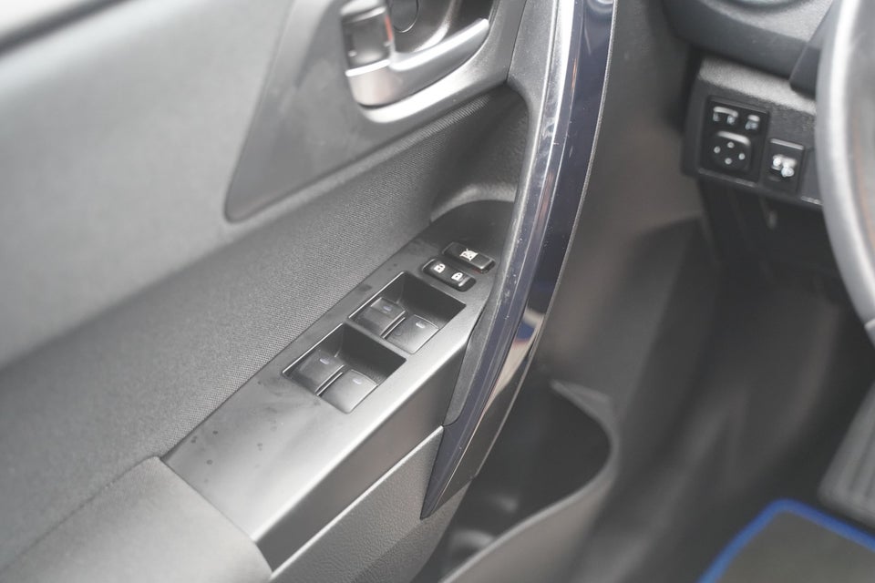 Toyota Auris 1,8 Hybrid H2 CVT 5d