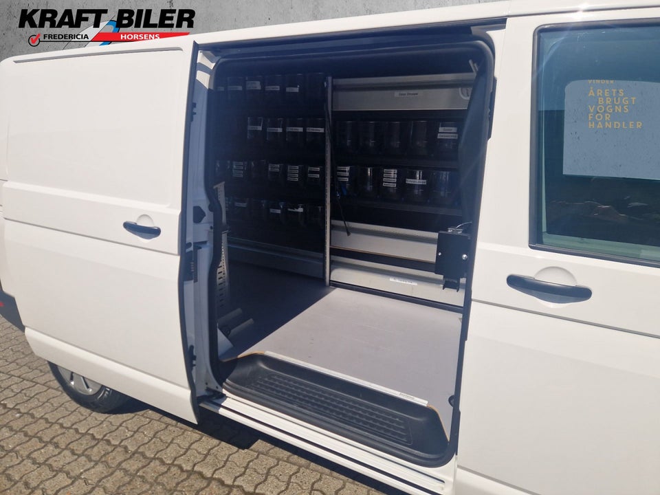 VW Transporter 2,0 TDi 150 Kassevogn lang