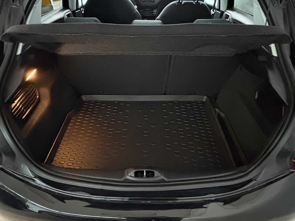 Peugeot 208 1,2 VTi 82 Allure Sky 5d