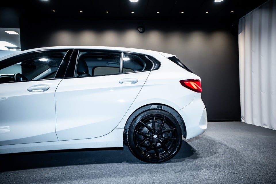 BMW 118i 1,5 Sport Line aut. 5d