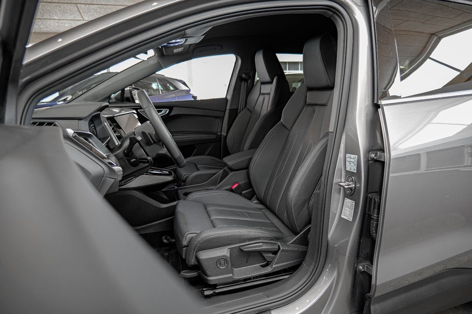 Audi Q4 e-tron 45 S-line quattro 5d