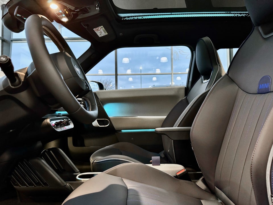 MINI Cooper SE Favoured Trim XL 3d