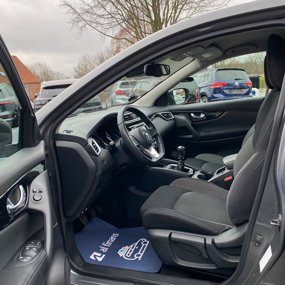 Nissan Qashqai 1,3 Dig-T 140 N-Connecta 5d