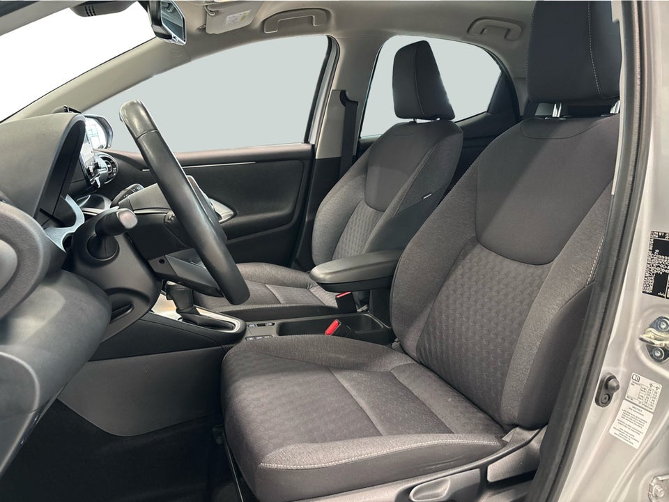 Toyota Yaris 1,5 Hybrid H1 e-CVT 5d