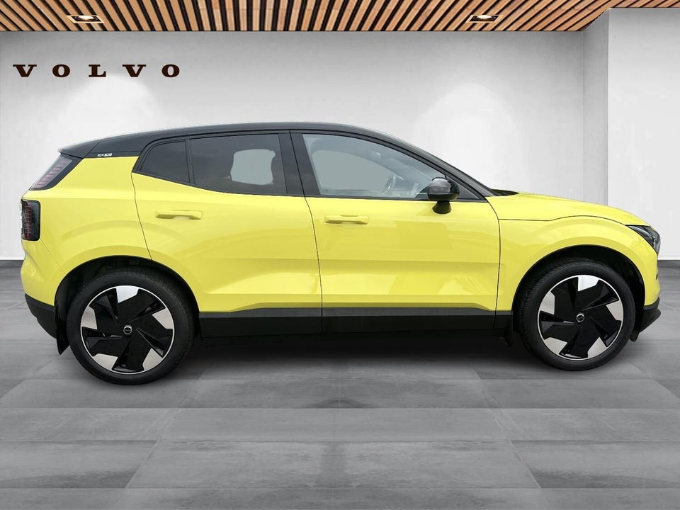 Volvo EX30 Extended Range Plus 5d