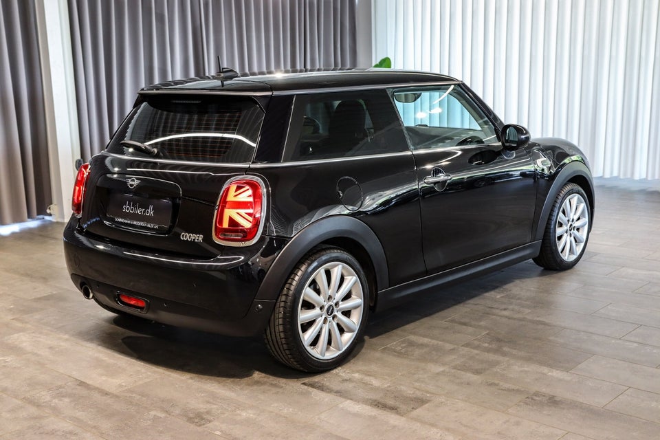 MINI Cooper 1,5 Essential Edition 5d
