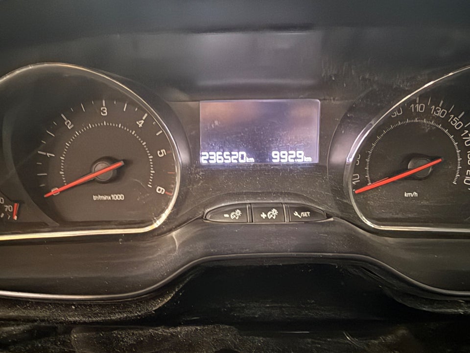 Peugeot 208 1,4 HDi 68 Access 5d