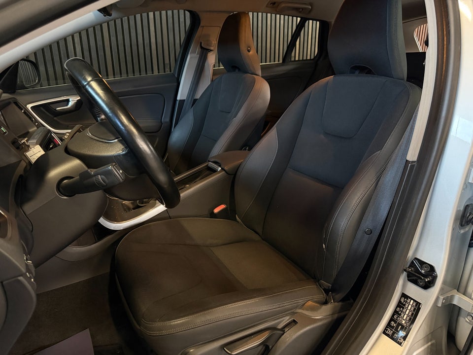 Volvo V60 2,0 D3 136 Momentum 5d