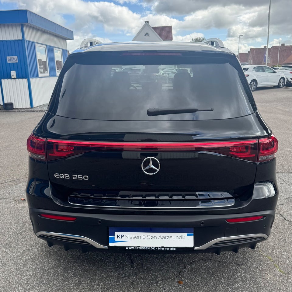 Mercedes EQB250 AMG Line 5d