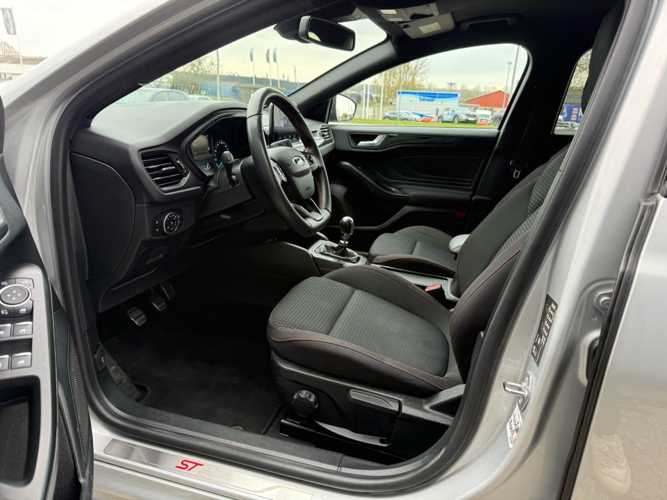 Ford Focus 1,0 EcoBoost ST-Line 5d