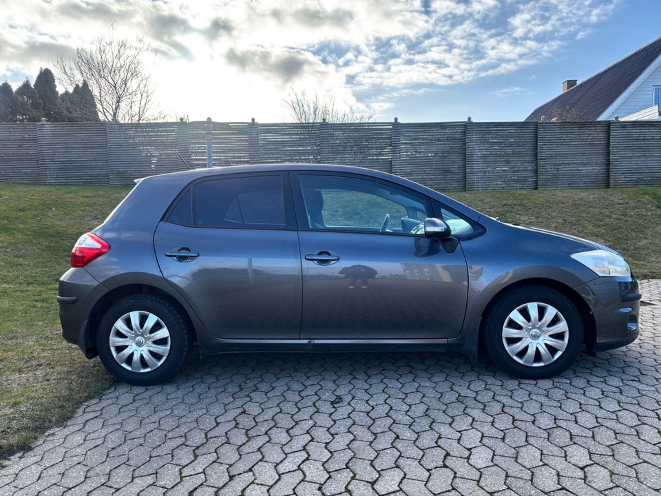 Toyota Auris 1,4 D-4D T2 5d