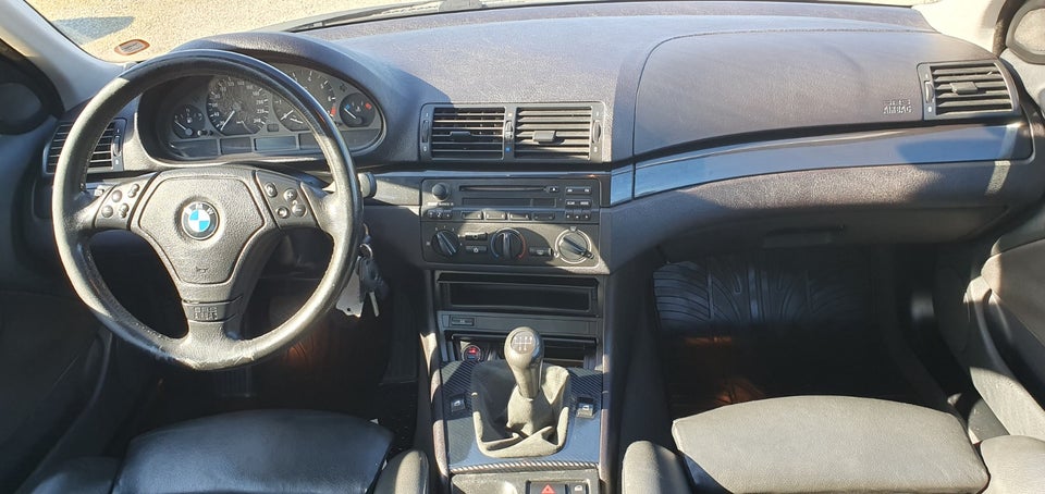 BMW 320i 2,2  4d