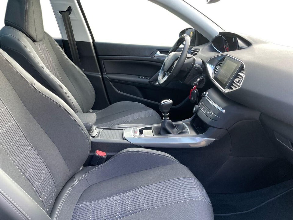 Peugeot 308 1,5 BlueHDi 130 Selection Sky SW 5d