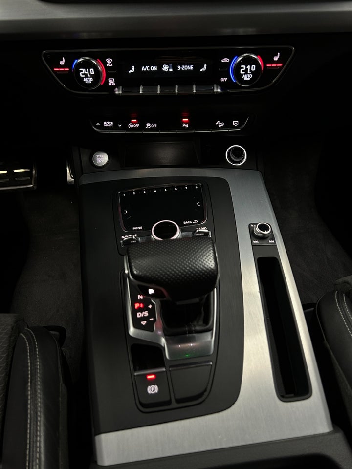 Audi Q5 40 TDi S-line quattro S-tr. 5d
