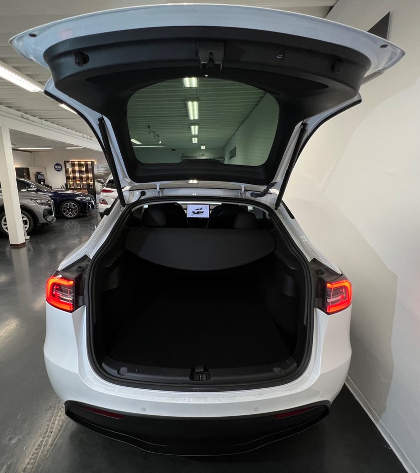 Tesla Model Y Long Range AWD 5d