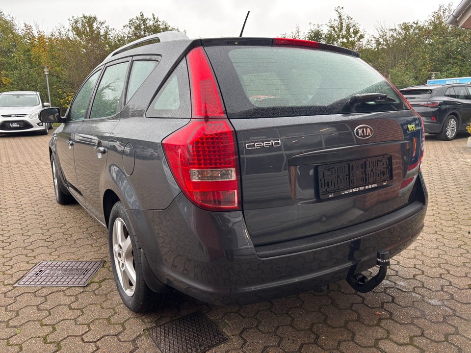 Kia Ceed 1,6 CRDi 128 Exclusive Fashion SW 5d