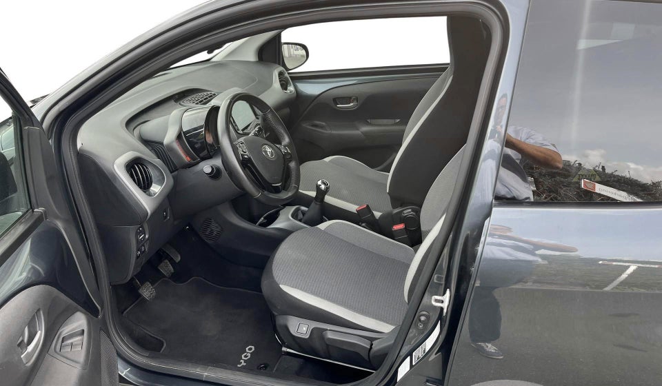 Toyota Aygo 1,0 VVT-i x-press 5d