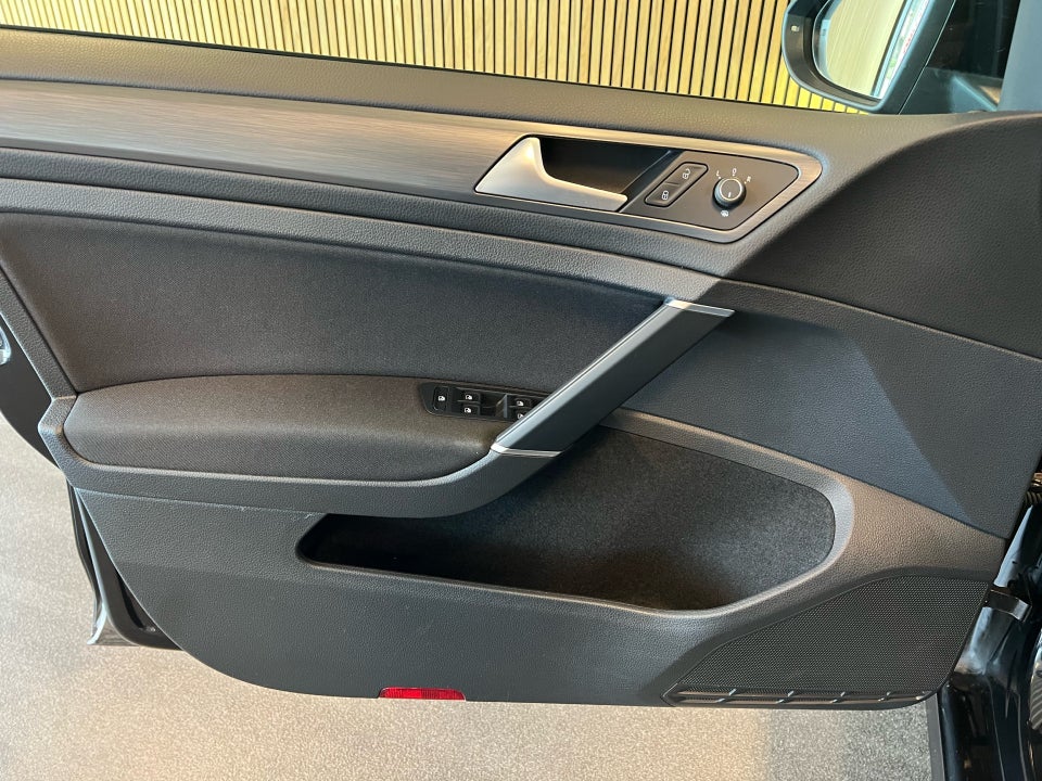 VW Golf VII 1,6 TDi 115 Comfortline Connect Variant 5d