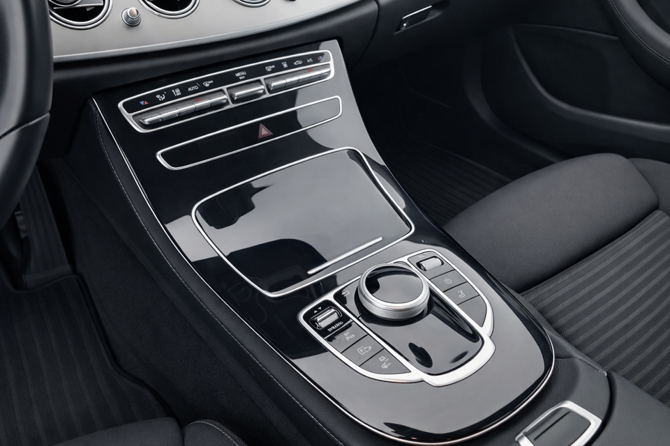 Mercedes E300 de 2,0 Avantgarde stc. aut. 5d