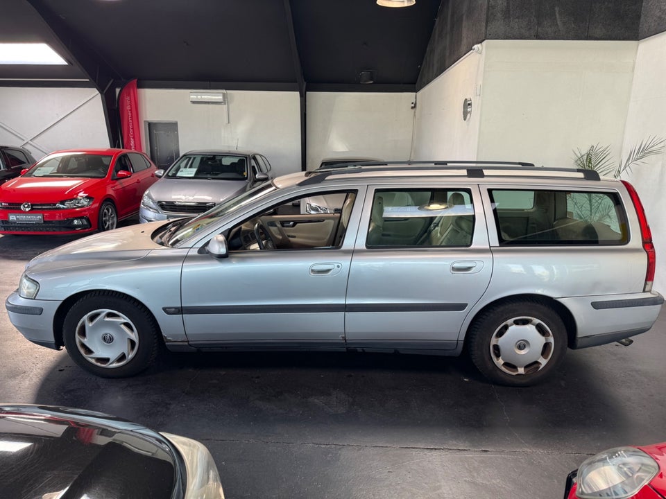 Volvo V70 2,4 D5 163 Momentum aut. 5d