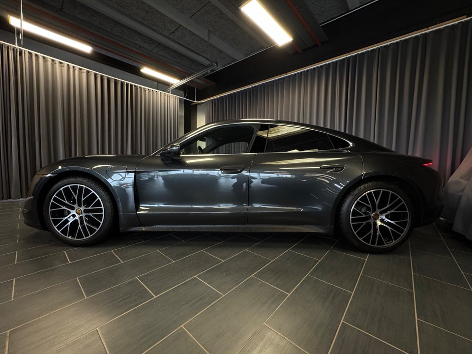 Porsche Taycan Performance+ 4d