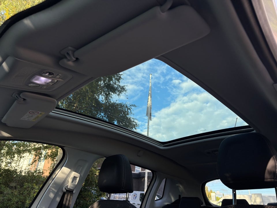 Peugeot 2008 1,2 e-THP 110 Allure Sky 5d