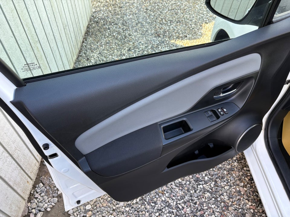 Toyota Yaris 1,3 VVT-i Skyview 5d