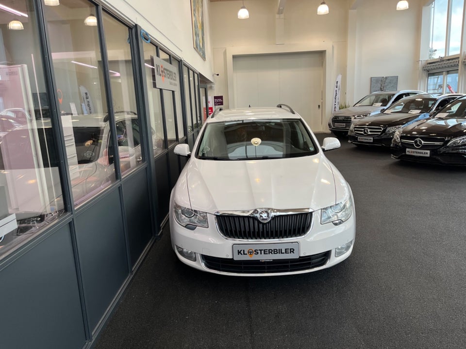 Skoda Superb 3,6 FSi Elegance Combi DSG 4x4 5d