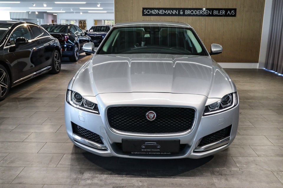Jaguar XF 2,0 D180 Pure aut. 4d