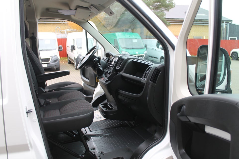 Peugeot Boxer 333 2,2 BlueHDi 140 L3H2 Premium