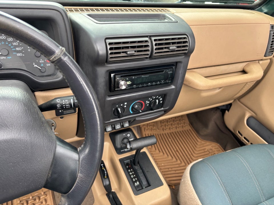 Jeep Wrangler 4,0 Sahara aut. 3d