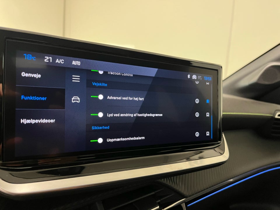 Peugeot e-208 54 GT Pack 5d