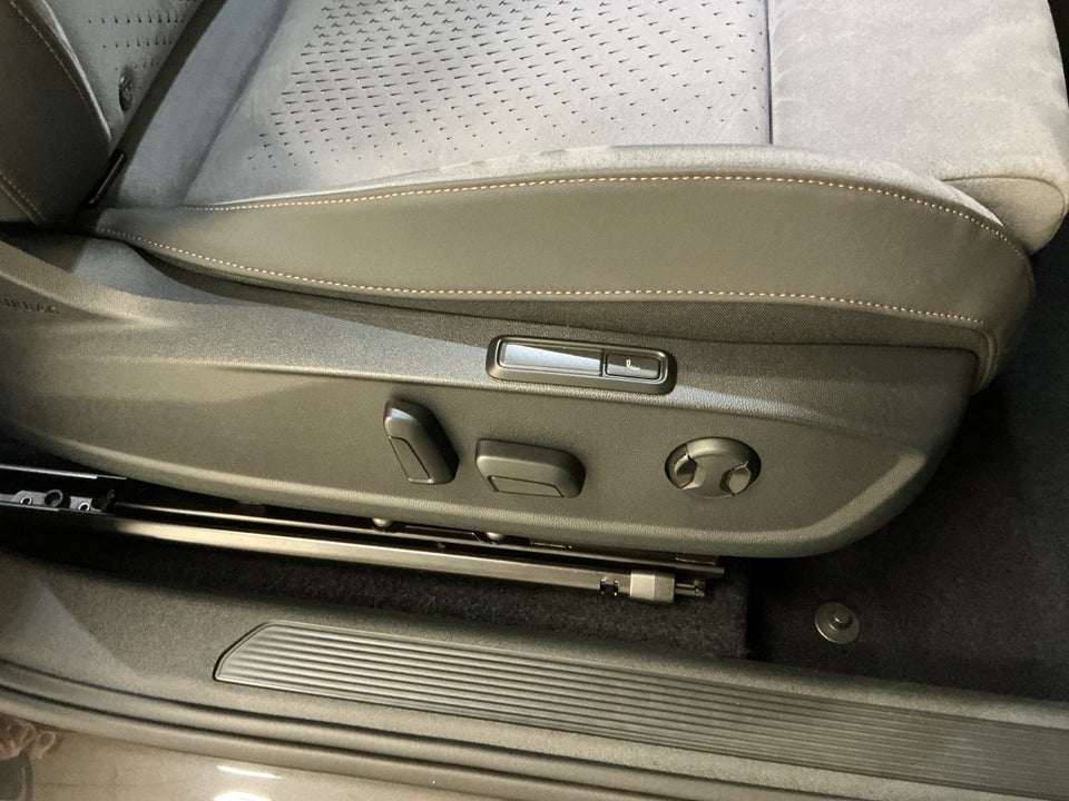 Cupra Born 77 e-Boost Dinamica Pack High 5d