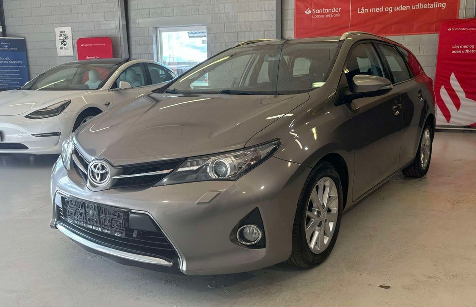 Toyota Auris 1,4 D-4D T2 Premium Touring Sports 5d