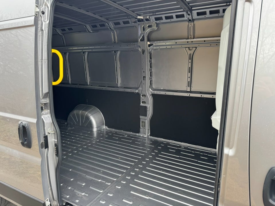 Peugeot e-Boxer 435 110 L4H2 Premium