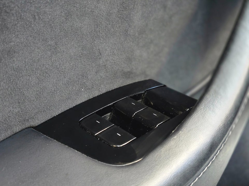 Tesla Model 3 Long Range AWD 4d