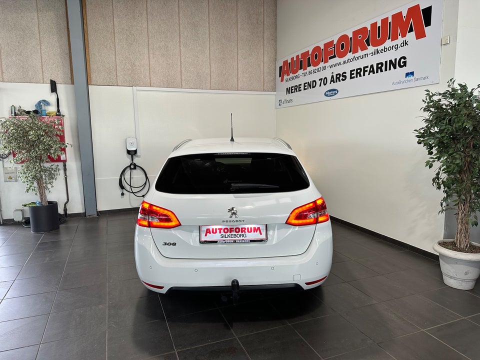 Peugeot 308 1,6 BlueHDi 120 Style SW 5d