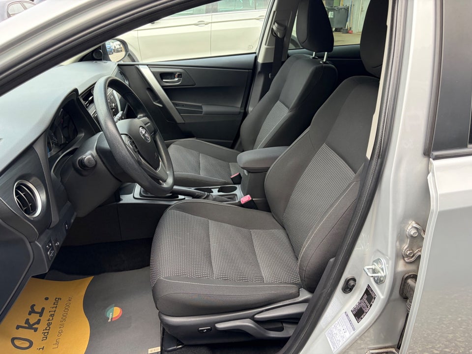 Toyota Auris 1,3 VVT-i T1+ Touring Sports 5d