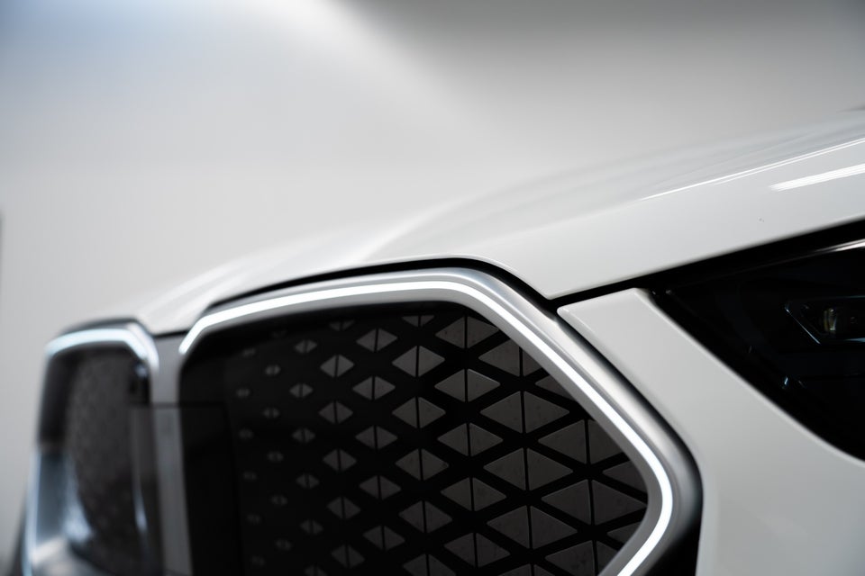 BMW iX2 eDrive20 Fully Charged M-Sport 5d